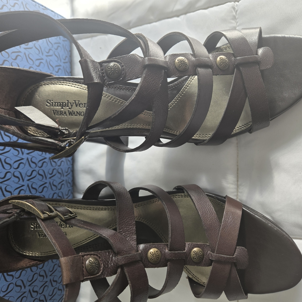 Simply Vera Vera Wang Brown Strappy Sandals BRAND NEW!